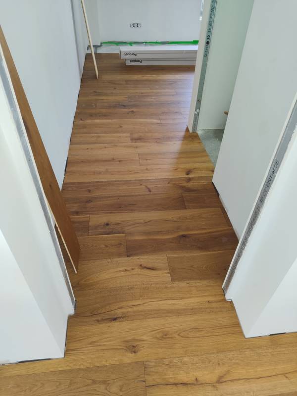 Couloir en parquet bois massif