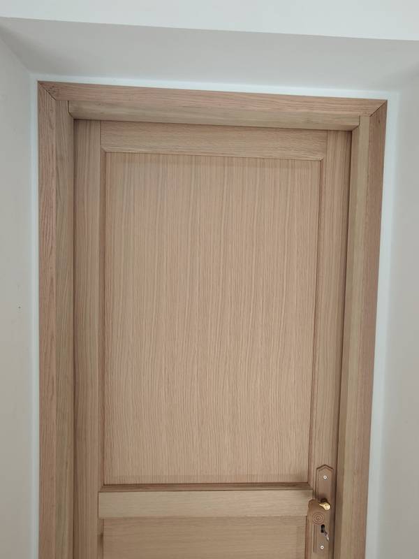 Porte intérieure en chêne avec chambranle